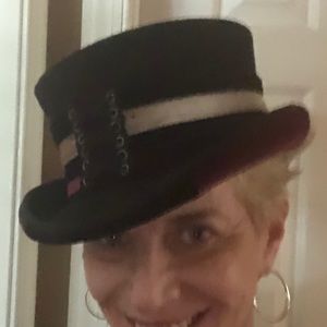 UNIQUE TOP HAT ..IT’S HALLOWEEN!